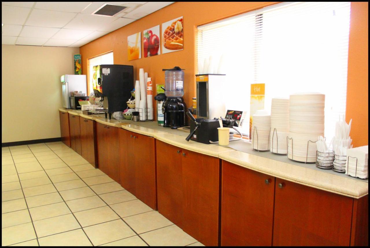 Ramada By Wyndham Tucson Airport Hotel 3*