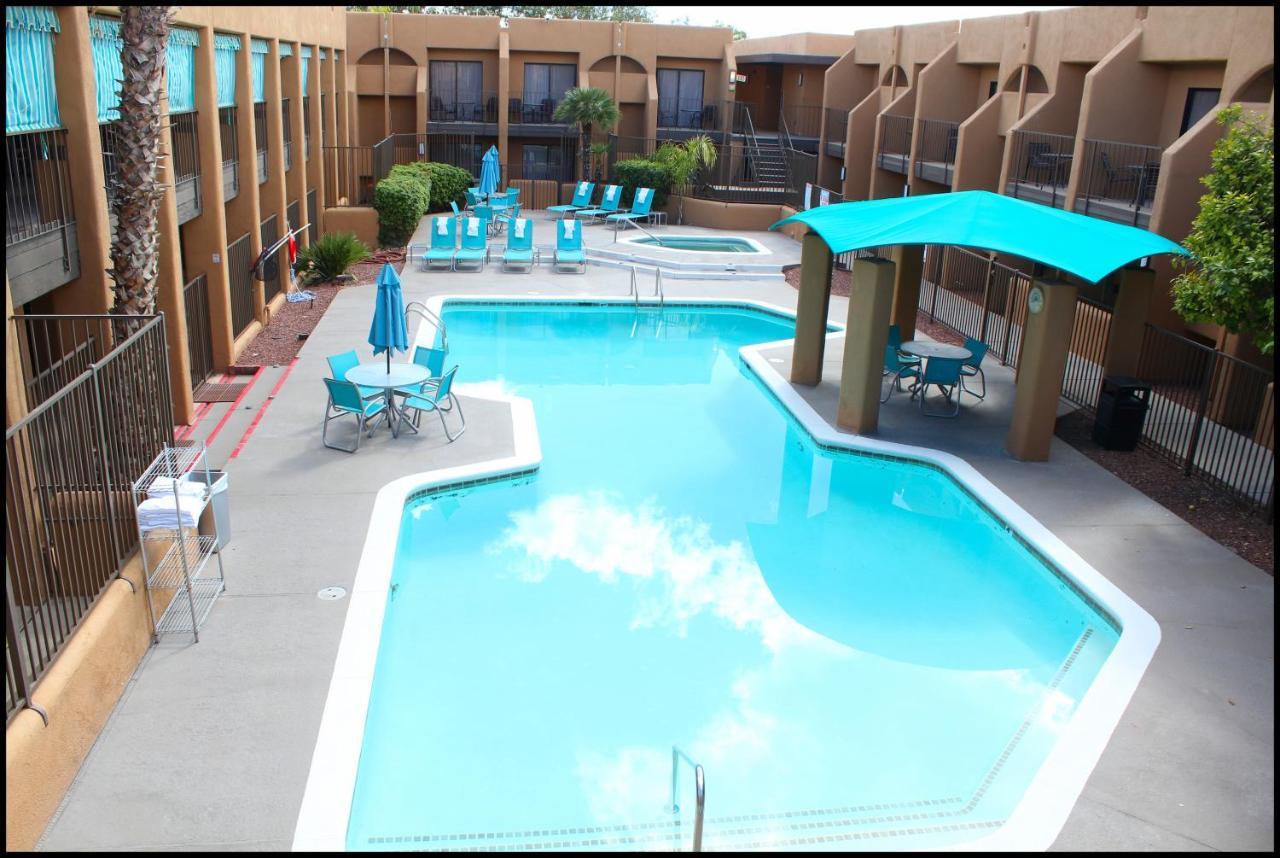 Hotel Ramada By Wyndham Tucson Airport 3*