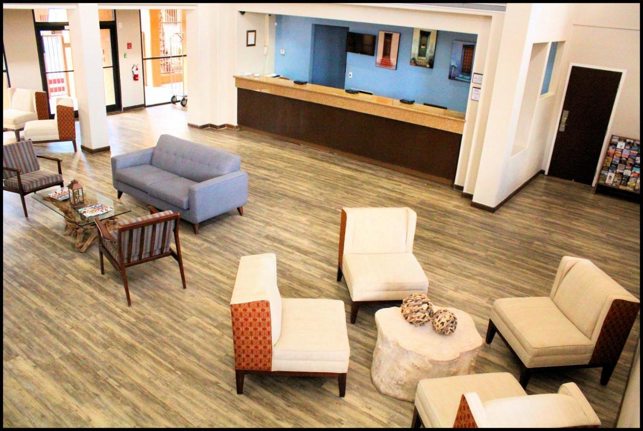 Hotel Ramada By Wyndham Tucson Airport