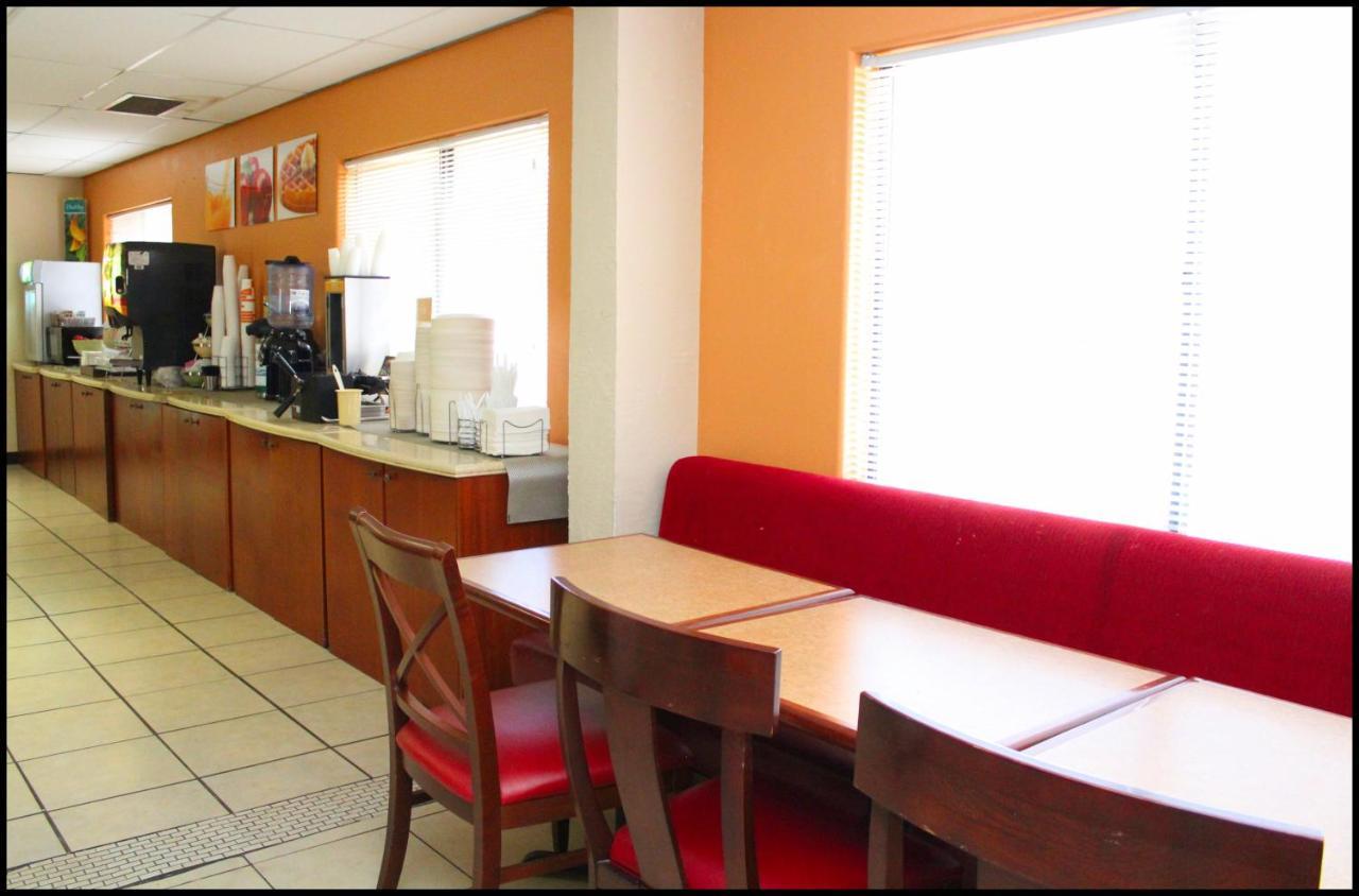 Ramada By Wyndham Tucson Airport 3*