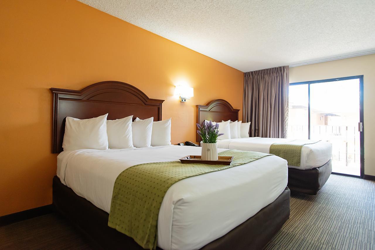 Ramada By Wyndham Tucson Airport 3*