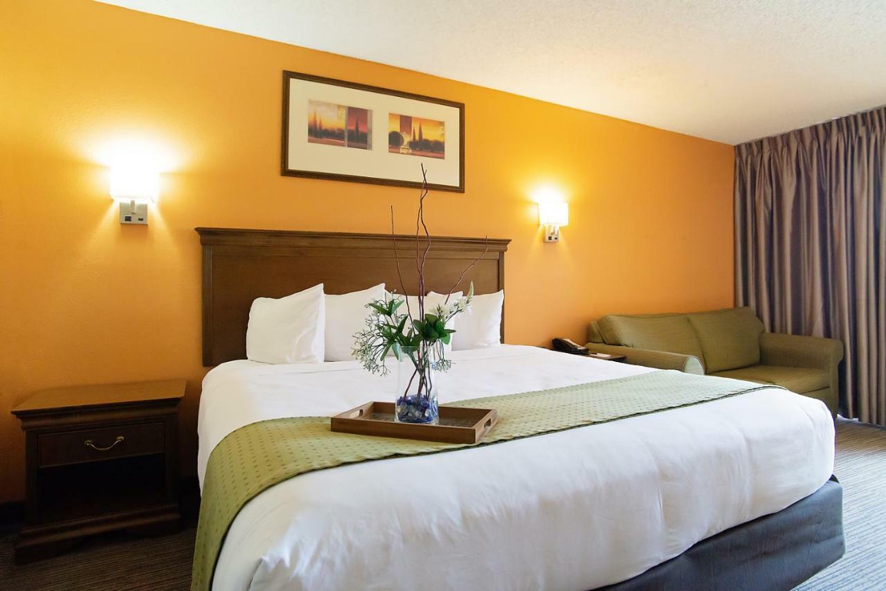 Hotel Ramada By Wyndham Tucson Airport 3*