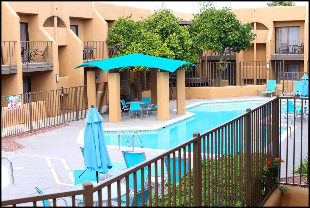 Ramada By Wyndham Tucson Airport 3*