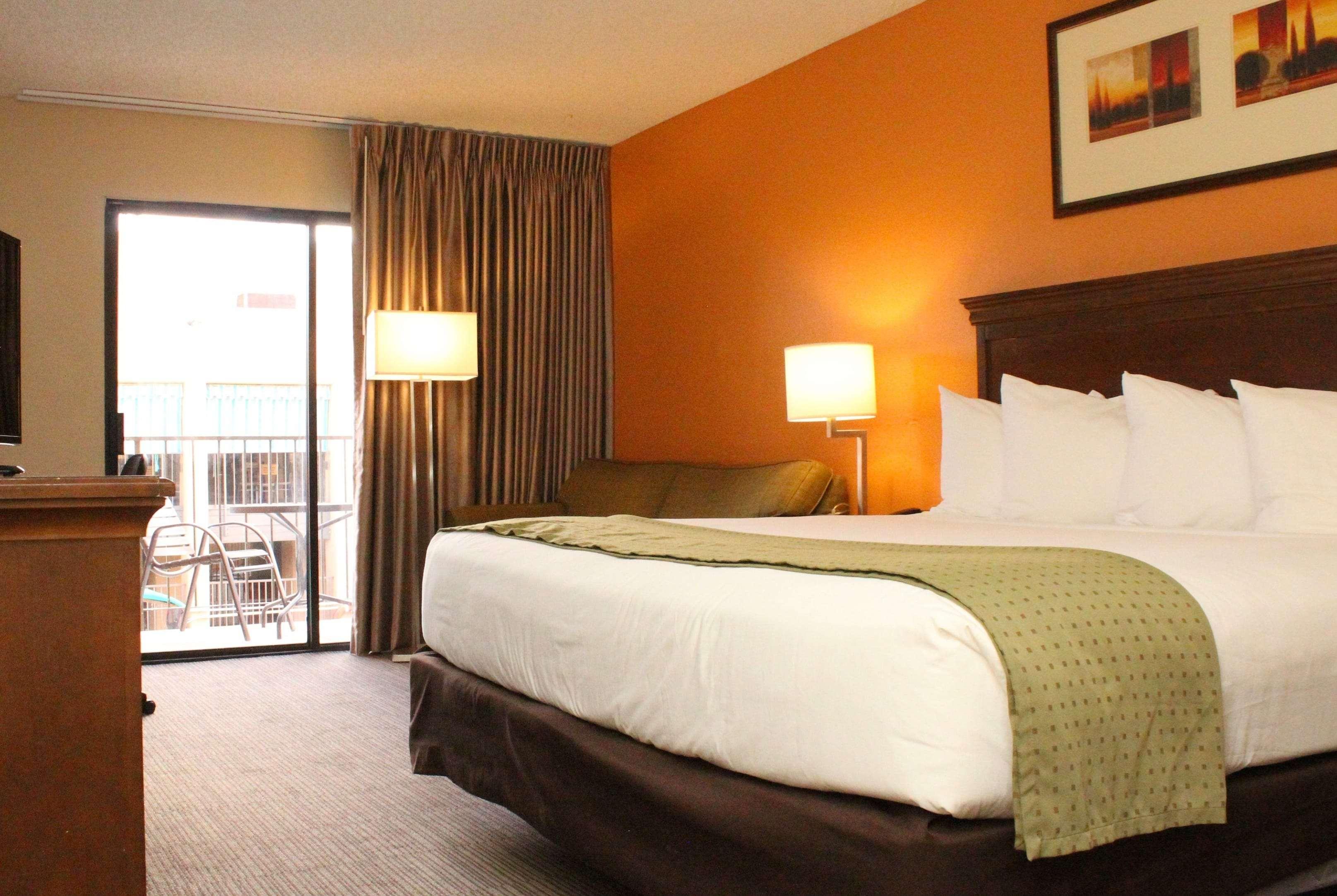 Hotel Ramada By Wyndham Tucson Airport 3*
