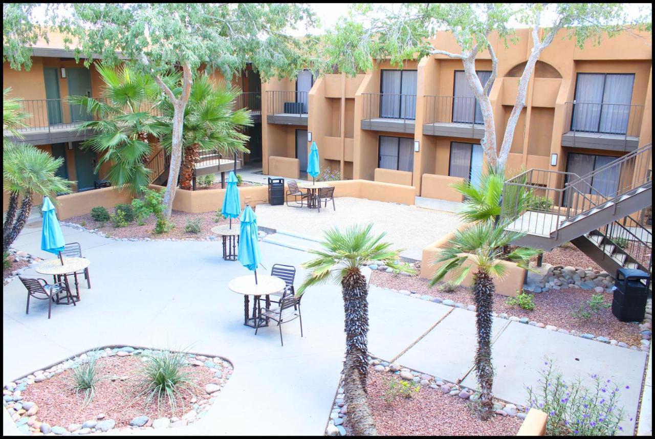 Ramada By Wyndham Tucson Airport 3*