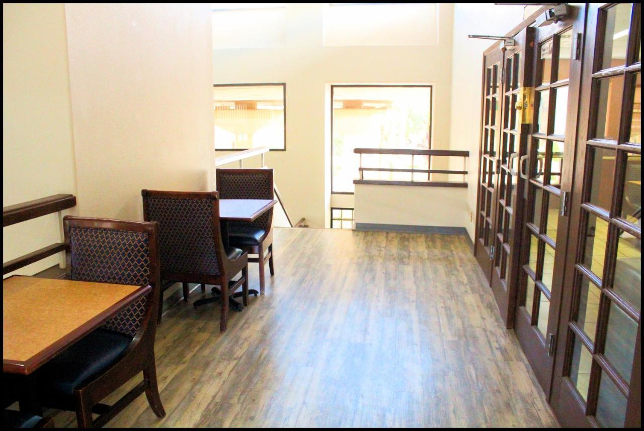 Hotel Ramada By Wyndham Tucson Airport