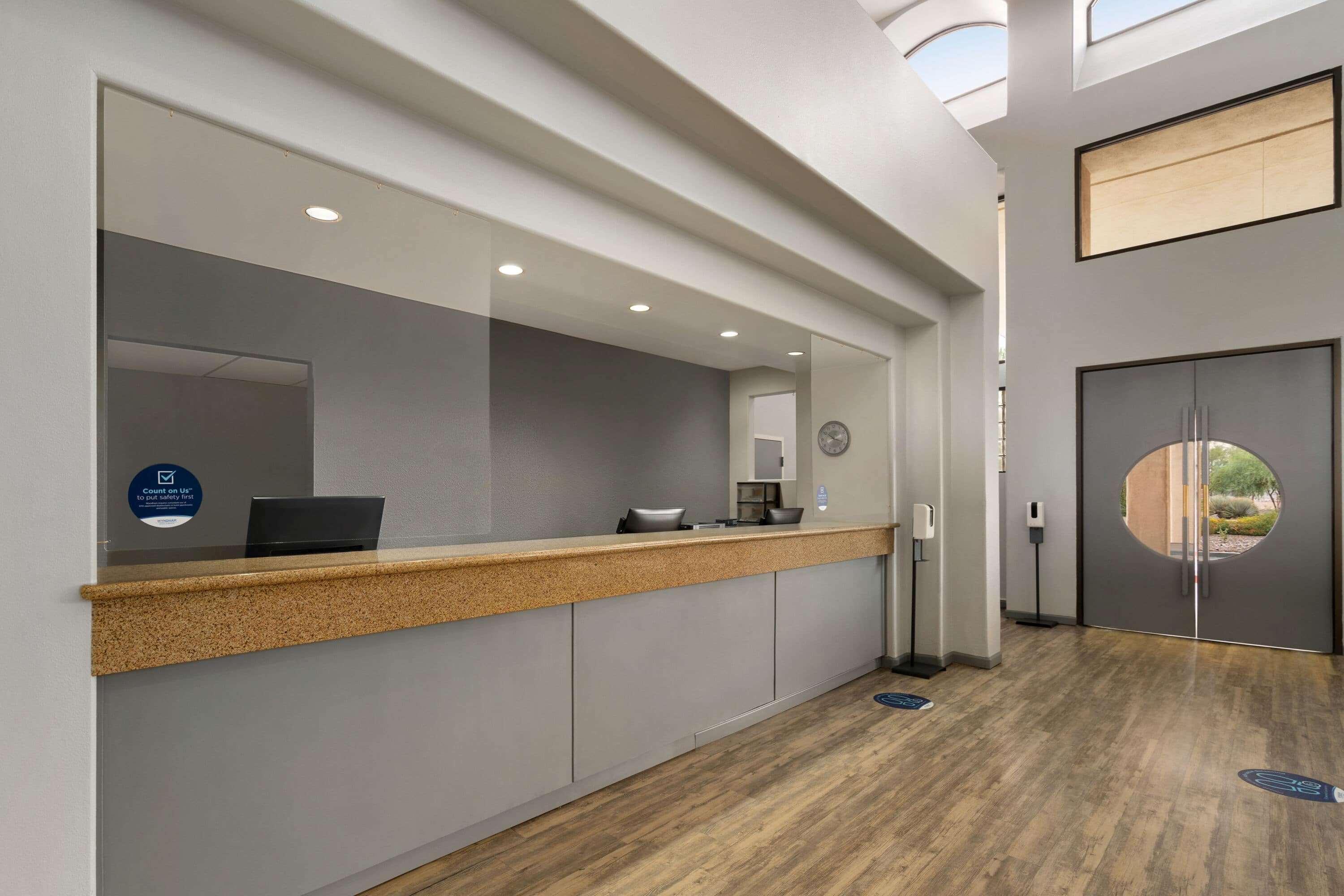 Ramada By Wyndham Tucson Airport 3*