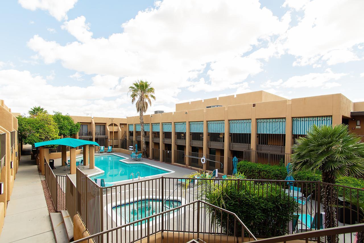 Ramada By Wyndham Tucson Airport 3*