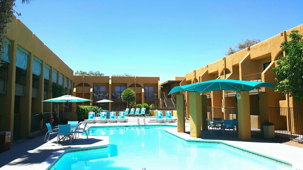 Ramada By Wyndham Tucson Airport Hotel Drexel Heights
