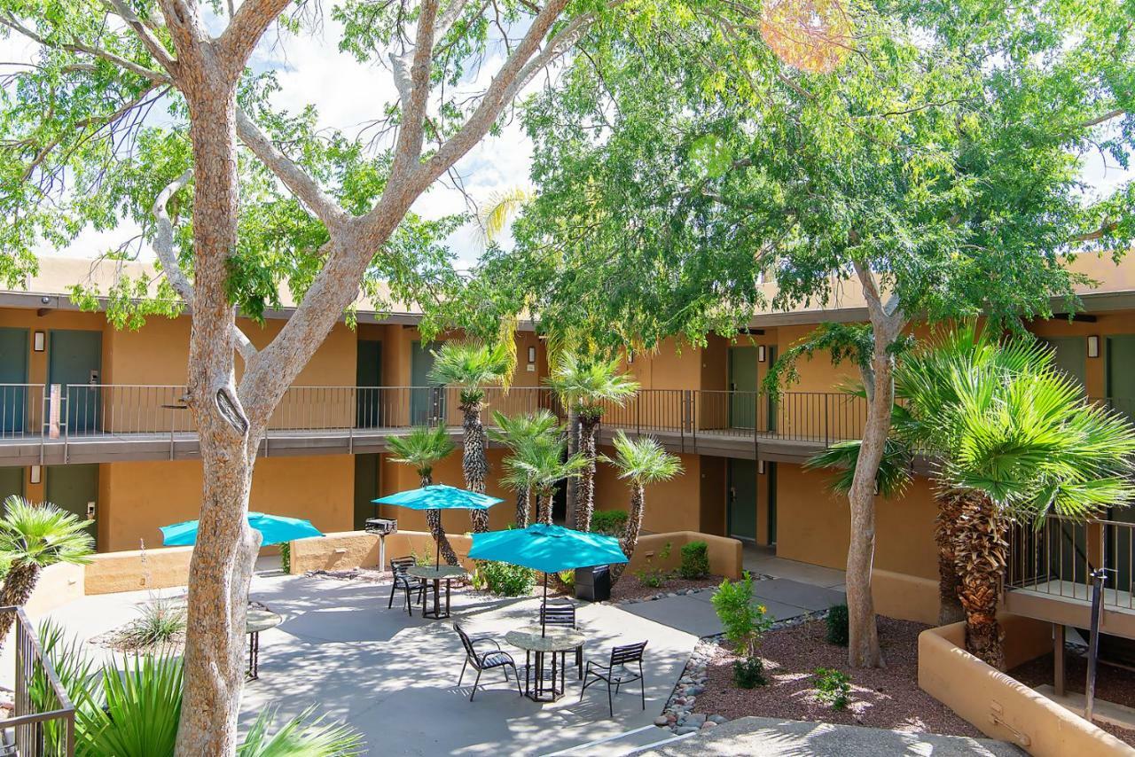 Ramada By Wyndham Tucson Airport 3*